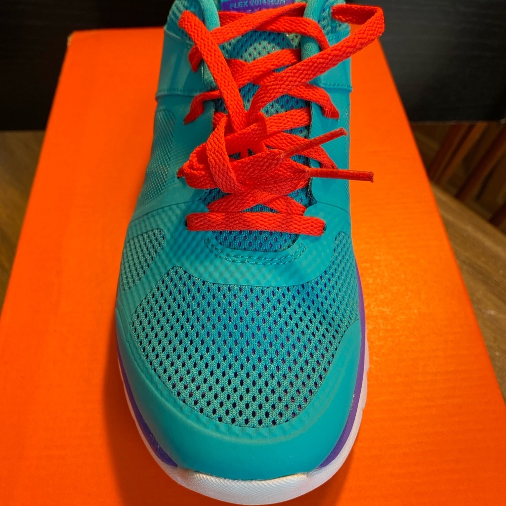 Nike Flex 2014 RN GS Youth Size 6.5 Unisex Running Sneaker NIB